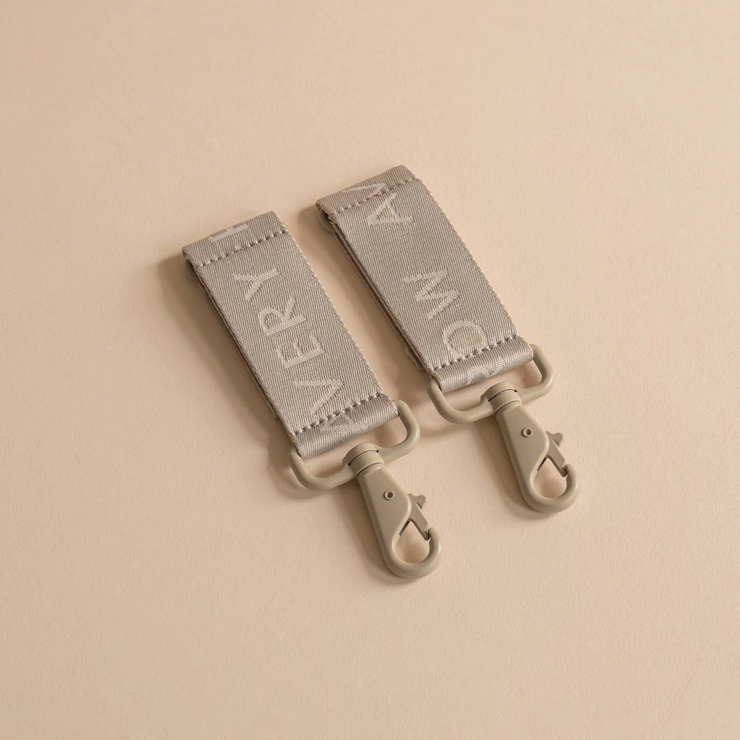 Avery Row Logo Pram Bag Clips - Oyster - Image 4