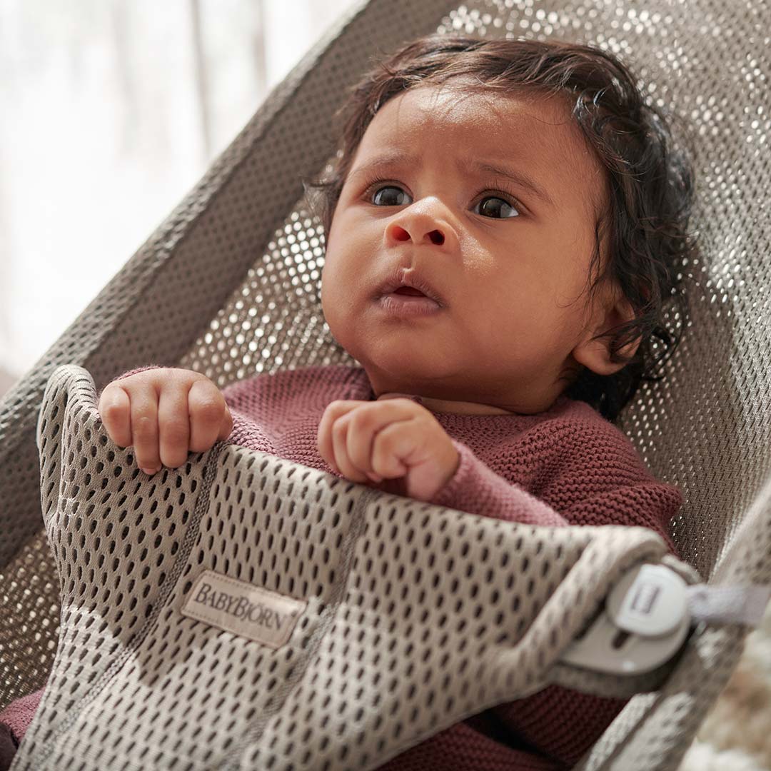 BabyBjörn Baby Bouncer Bliss + Toy - Googly Eyes Pastel - Grey Beige - Mesh - Image 4