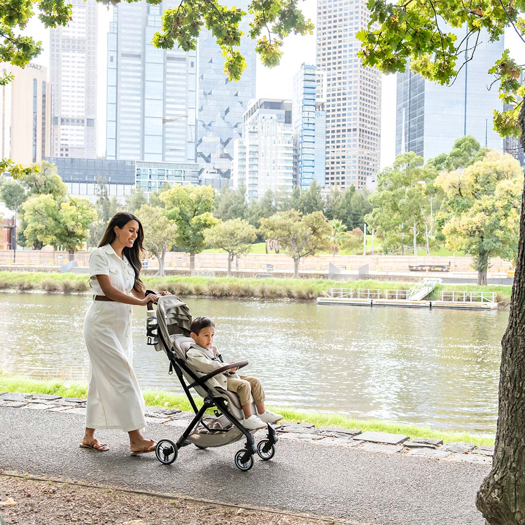 Britax Römer FLYLITE Compact Stroller - Carbon Black - Image 4