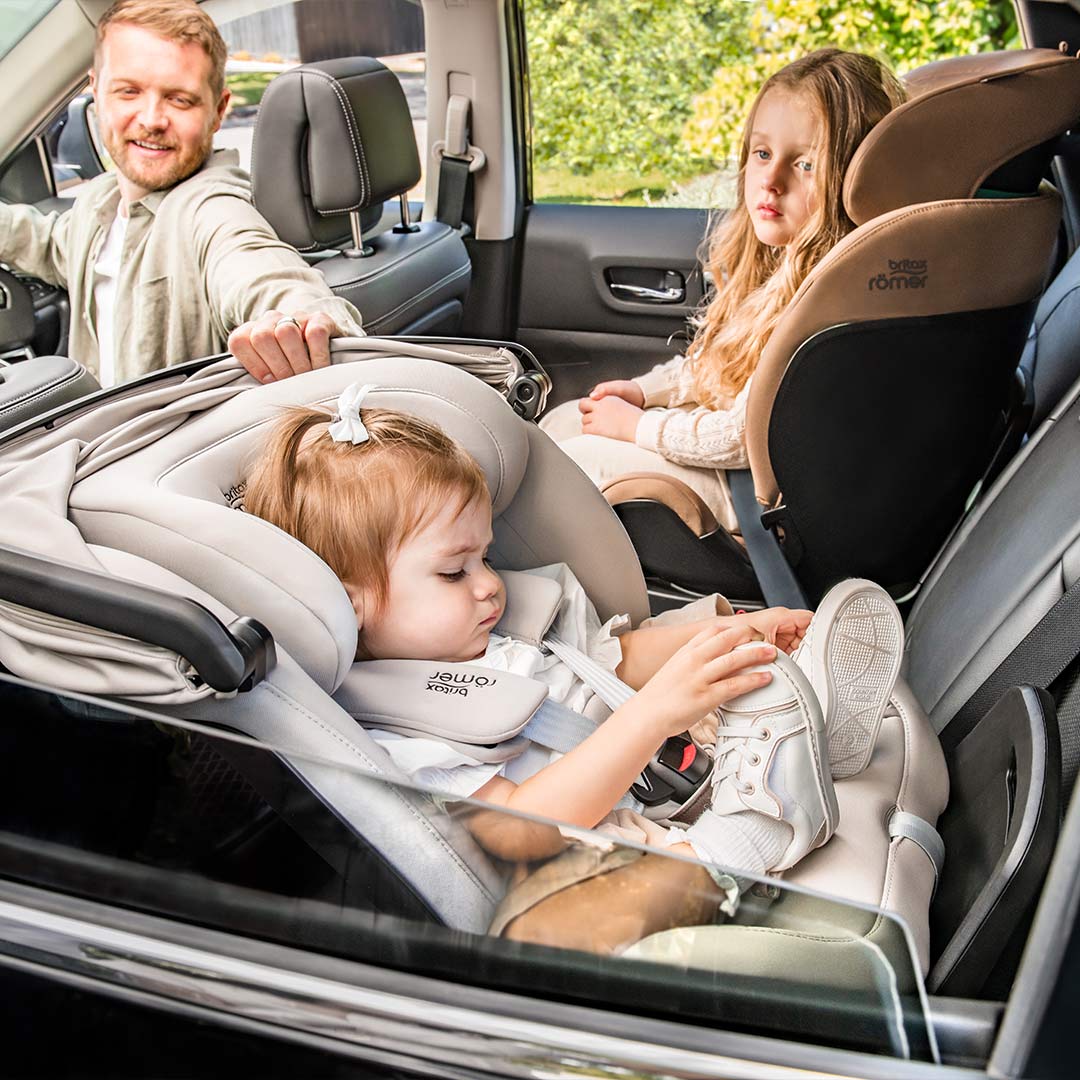 Britax Romer Swivel Grow Max Air Car Seat - Lux | Onyx Black - Image 2