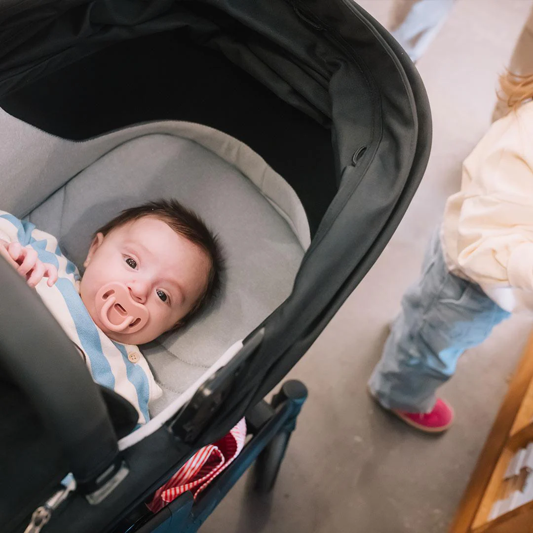 Joolz Hub2 Carrycot - Space Black - Image 3