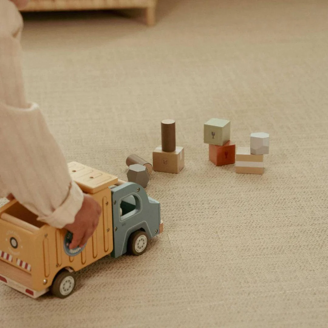 Little Dutch Dump Truck - Image 3