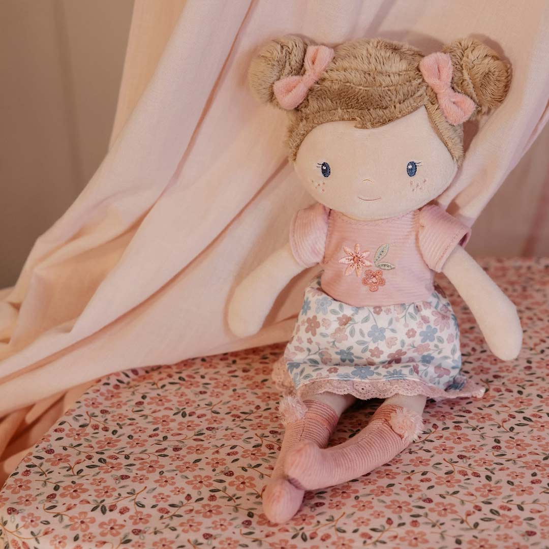 Little Dutch Hug Doll - Rosa - Image 7