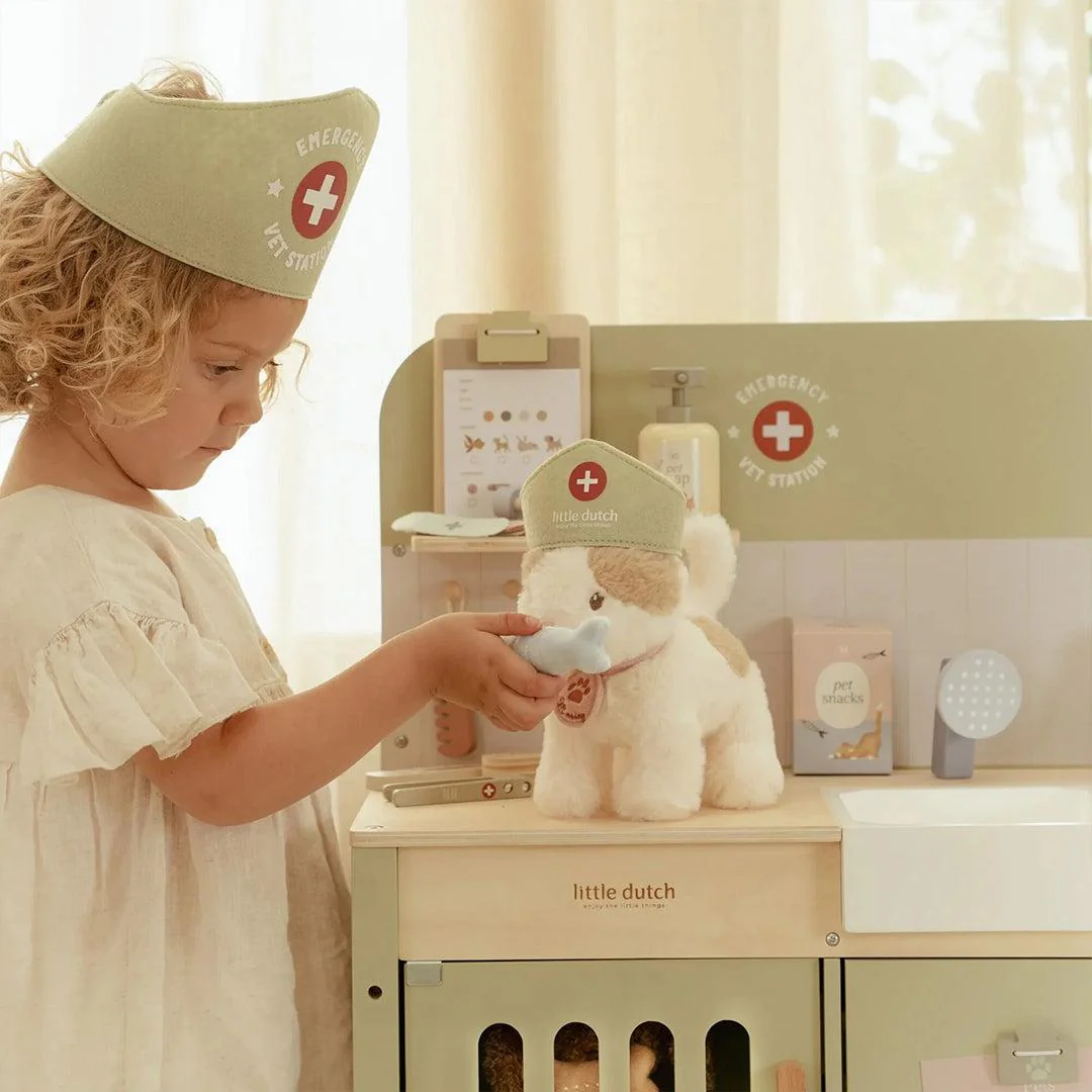 Little Dutch Wooden Veterinary Practice - Image 7