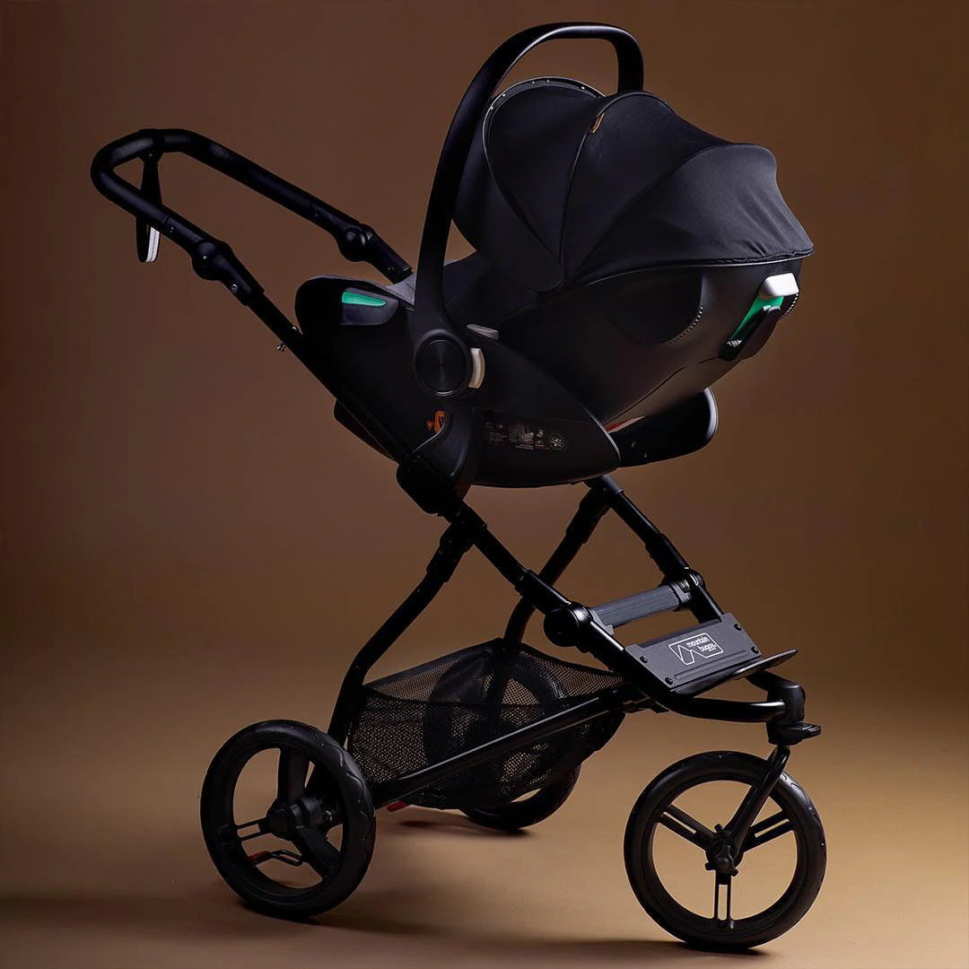 Mountain Buggy Swift Pushchair - Caviar - Image 2