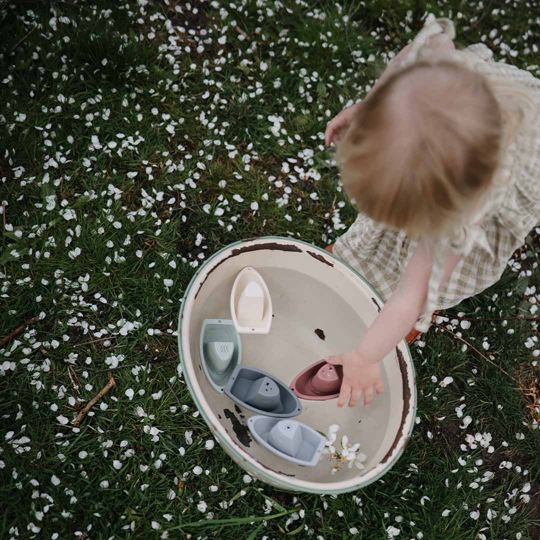 Mushie Bath Play Set - Boats Petal - Image 3