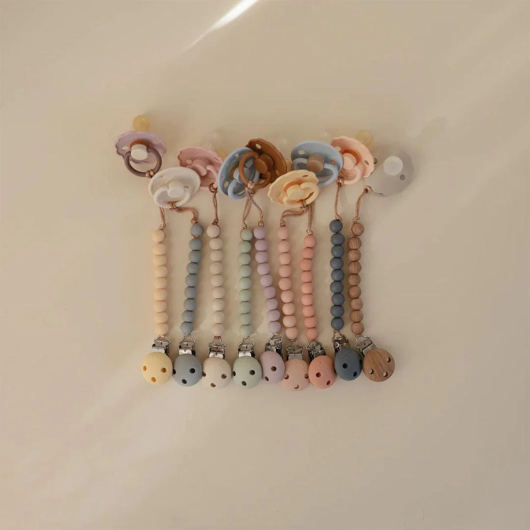 Mushie Hera Pacifier Clip - Soft Lilac - Image 6