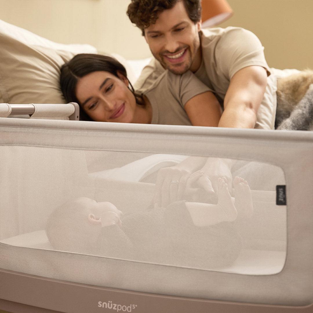 SnuzPod 5 Bedside Crib - Mocha - Image 10